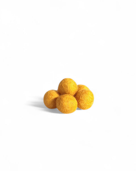 Bola de fieltro amarillo mostaza