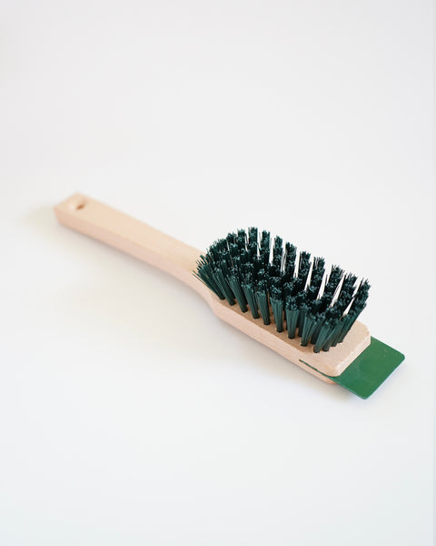 Cepillo para limpiar herramientas de jardín